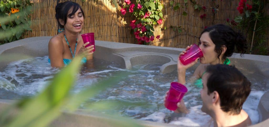 How to Stay Hydrated in a Hot Tub