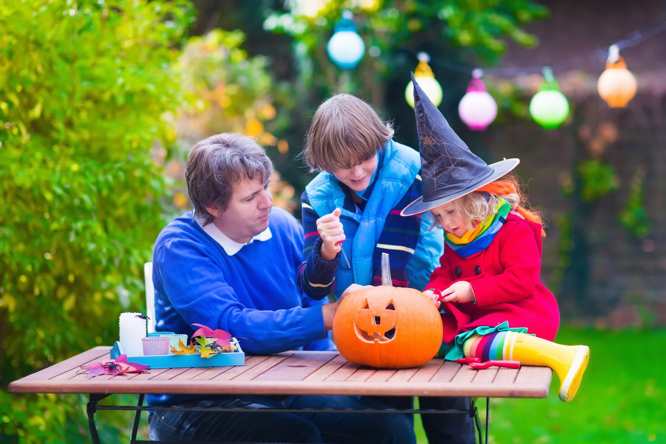 host a perfectly spooky backyard Halloween party