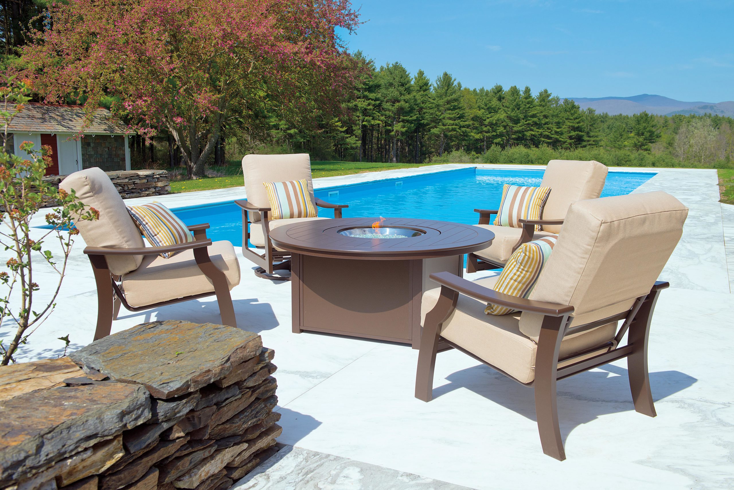 What Kind of Patio Furniture Will Look Best with My Pool? - Fronheiser ...